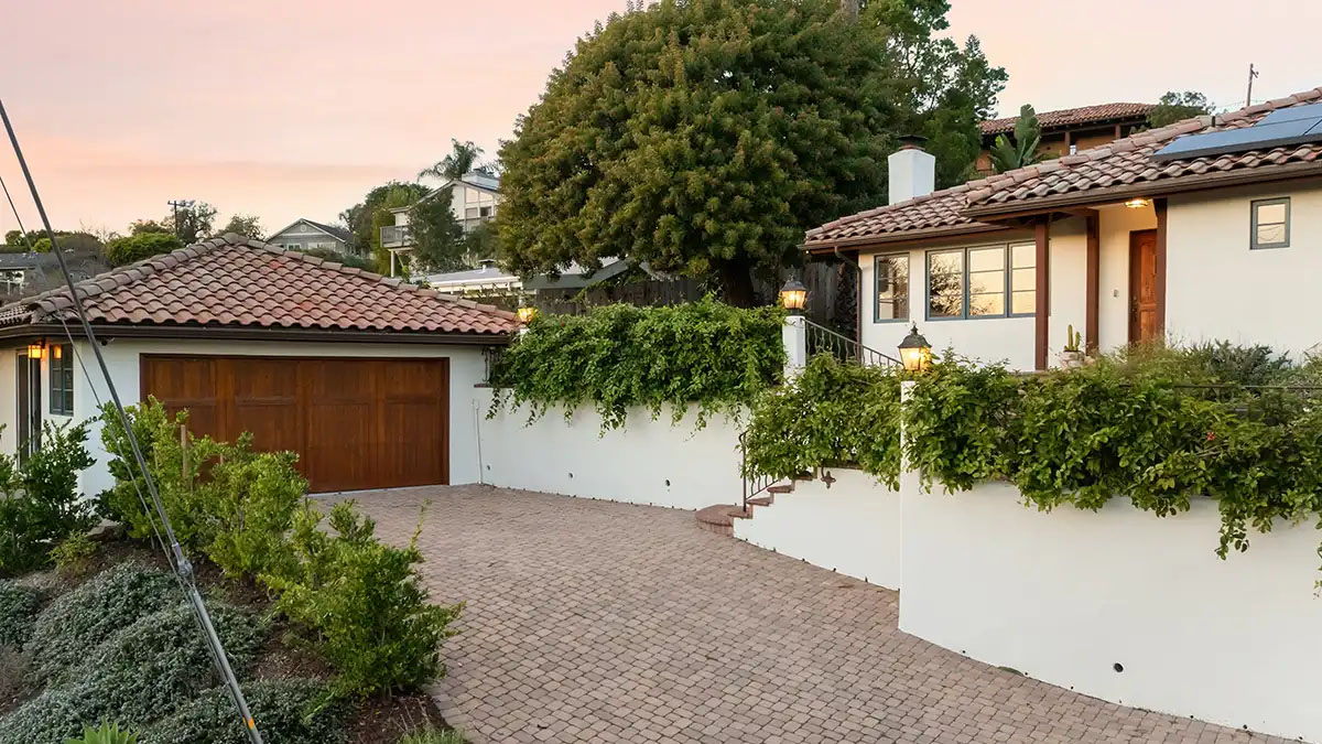 how-to-identify-a-proficient-garage-door-repair-company-in-tarzana