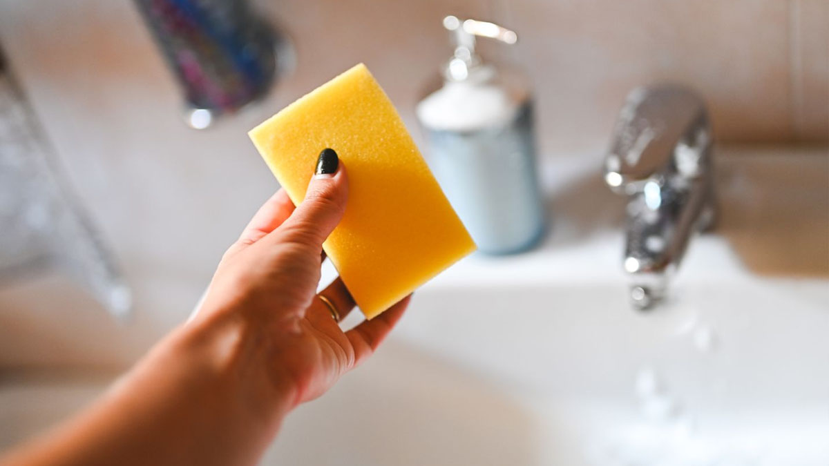 how-to-remove-yellowing-of-the-bathtub