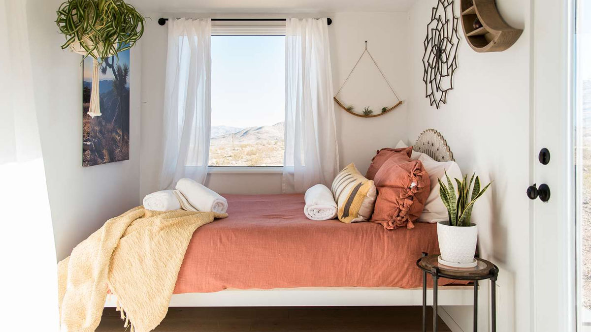 decorating-ideas-for-a-small-bedroom